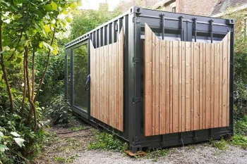 Aménagement de container en salle de réunion